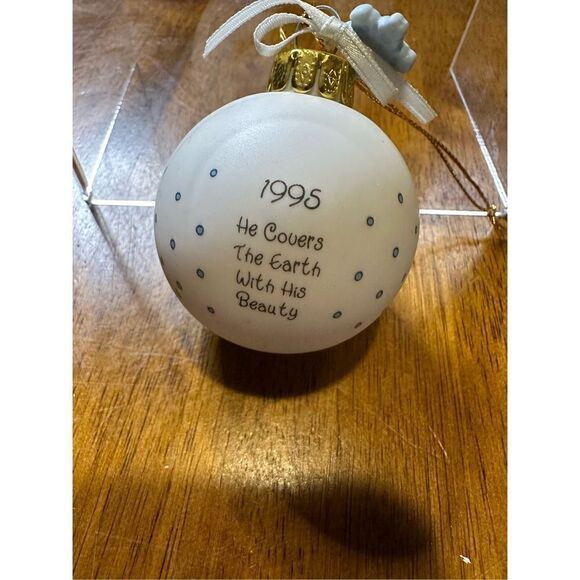 Precious Moments 1995 Christmas Ornament He Covers The Earth With His Beauty - Picture 4 of 7